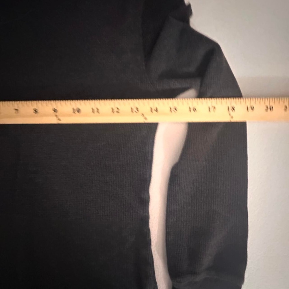 Old Navy long sleeve thermal size medium - Picture 3 of 6